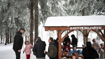 Kartepe mesire alanında kar keyfi