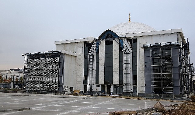 Kartepe’nin çağdaş mimarili mescidi yükseliyor