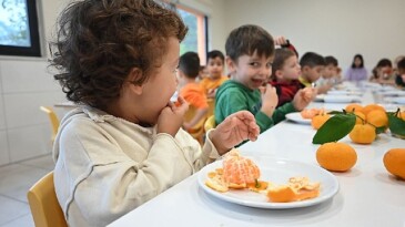 Kemer Belediyesi’nden çocuklar için Zekiye Teyze’ye yardım eli