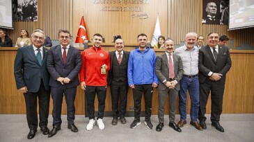 Kemeraltı esnafından 2024’te katı atık bedeli alınmayacak