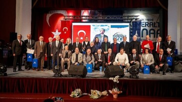 Kemeraltı’nın asırlık işletmelerine onur plaketi