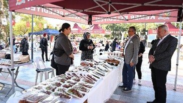 Kemer’de “Üreten mesken hanımları kermesi”
