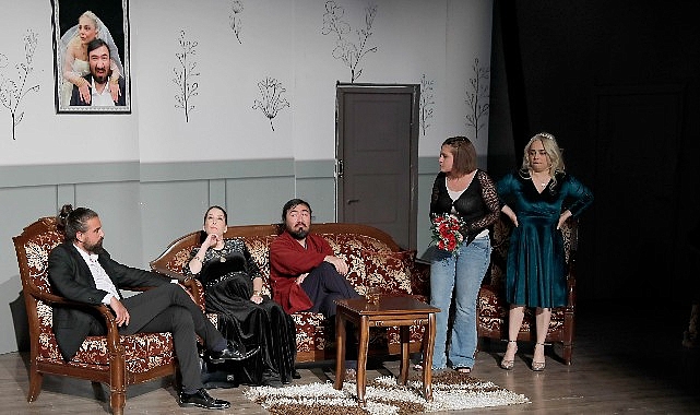 Kent Tiyatrosu Oyuncularından Kahkaha Tufanı