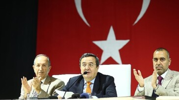 Lider Batur İzmir Büyükşehir’e Aday Adaylığını örgütüyle paylaştı