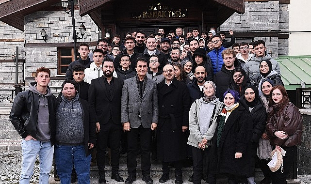 Lider Dündar, dorukta gençlerle buluştu