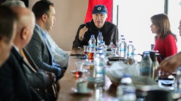 Lider Engin, muhtarlarla ortak akıl toplantısında bir ortaya geldi