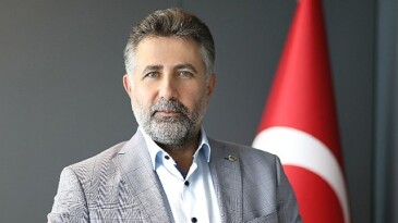 Lider Sandal vites yükseltti: “Yolları ve kaldırımlarıyla daha çağdaş Bayraklı”