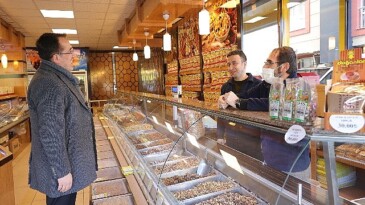 Lider Savran, 350 meskenler mahallesi ve cevher dudayev mahallesi’ndeki esnafları ziyaret etti