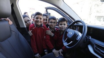 Lider Savran’dan yerli malı haftası’nda öğrencilere togg sürprizi