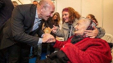 Lider Soyer Karşıyaka Karadeniz Şenliği’ne katıldı “İzmir sizinle güçlü ve geleceğe umutla bakıyor”