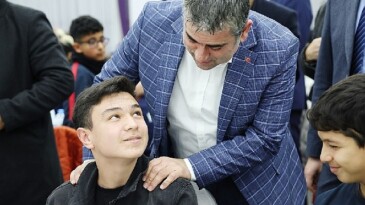 Lider Turan Kandıra’nın atletleri ile bir ortaya geldi