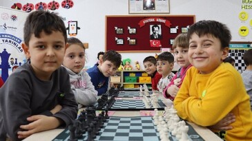 Minik Ataklar ile satranç okul öncesine yayılıyor