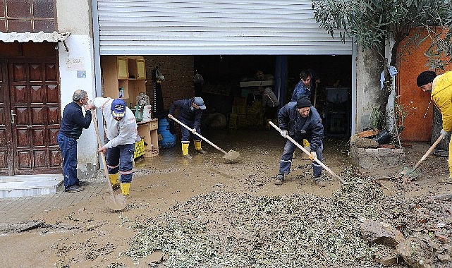 Mudanya Belediyesi takımlarından sel sonrası müdahale