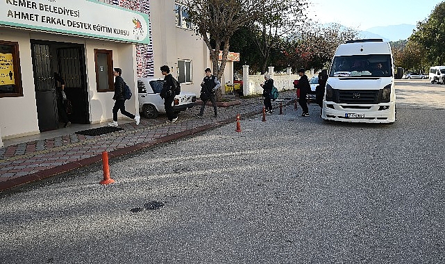 Öğrencilerden Lider Topaloğlu’na fiyatsız servis teşekkürü