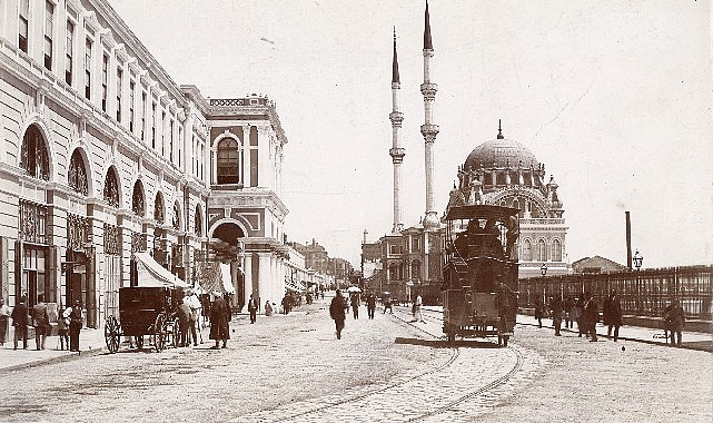 Salt Araştırma Fonları’yla 2023 yılında desteklenen projeler, 8 Aralık Cuma günü Salt Beyoğlu’nda gerçekleşecek sunumlarla tartışmaya açılıyor.