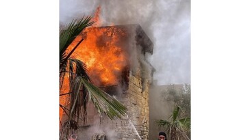 Sinema stüdyosundaki yangını Kocaeli İtfaiyesi söndürdü