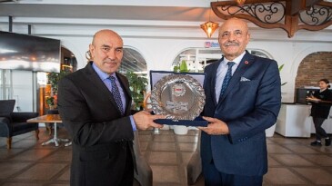 Sivil toplumdan tam dayanak Soyer:  “Türkiye’de vaat ettiğinin yüzde 87’sini gerçekleştiren bir belediye yok”