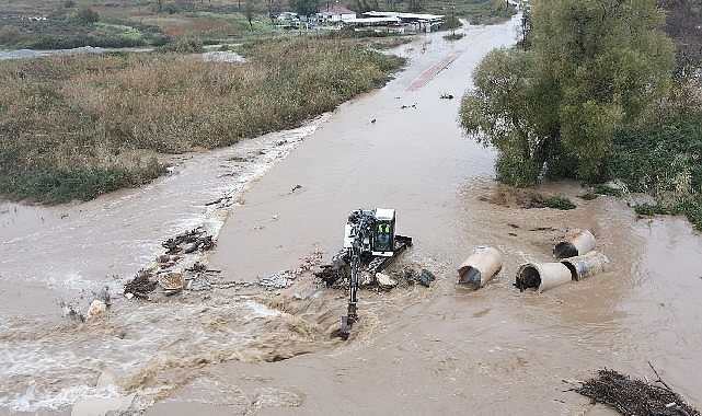 Taşan dereye belediye takımları müdahale etti