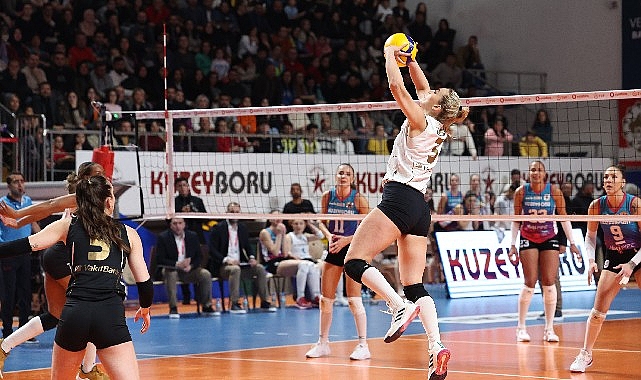 VakıfBank dönemin birinci yarısını galibiyetle tamamladı