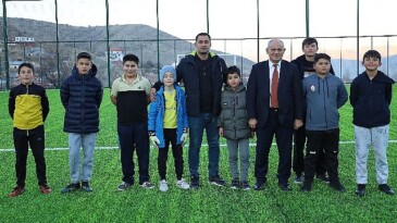 Yahyalı’da Halı Saha üretimleri devam ediyor