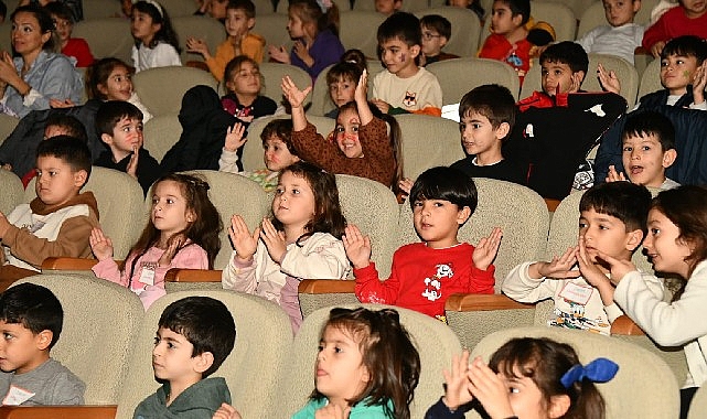 Yenişehirli çocuklar tiyatro oyunuyla hem eğlendi hem de atık idaresi öğrendi