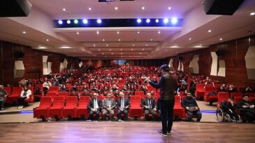 YKS İmtihanına Hazırlanan Öğrencilere Motivasyon Semineri