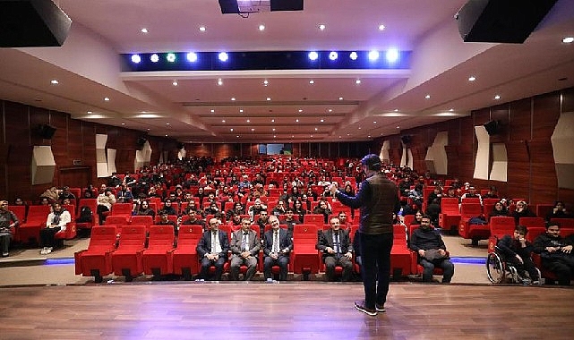 YKS İmtihanına Hazırlanan Öğrencilere Motivasyon Semineri