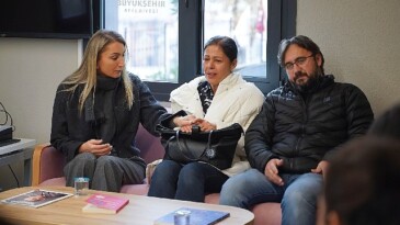 Zeren Ertaş’ın ailesiyle kızlarının ismini taşıyan yurtta buluştu