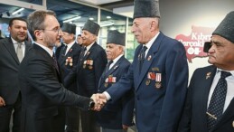 Bağlantı Lideri Altun, “Kıbrıs Gerçekleri” standını ziyaret etti