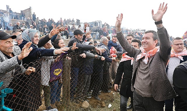 Bergama Folklorik Deve Gösterisi Şenliği Ağır İştirakle Düzenlendi