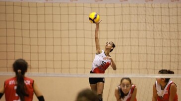 Burhaniye Belediyesi 2.Voleybol Turnuvasının açılışı yapıldı
