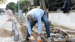 Burhaniye yolları yenilenmeye devam ediyor