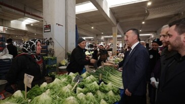 Büyükşehir’den pazar alanına sundurma