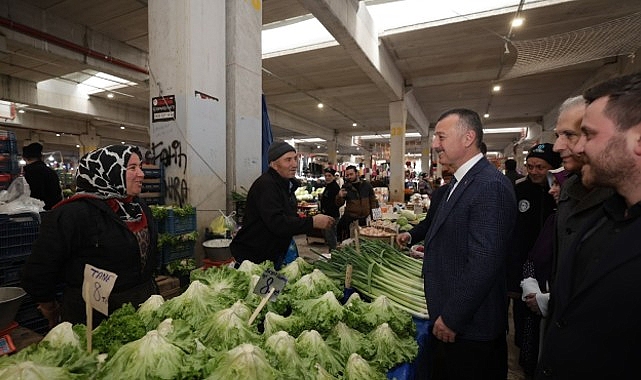 Büyükşehir’den pazar alanına sundurma