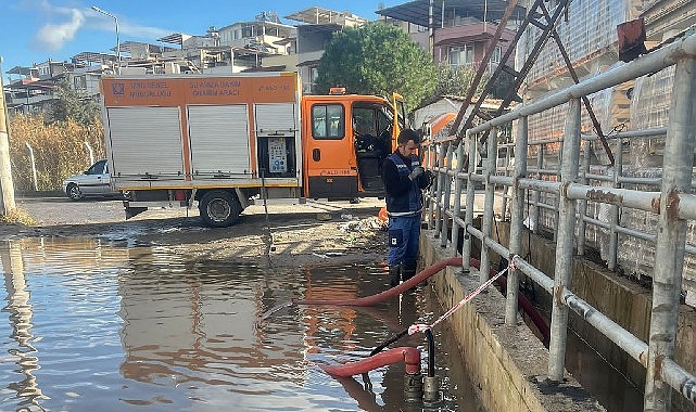 Dikili’de çok yağış, dere ve göleti taşırdı