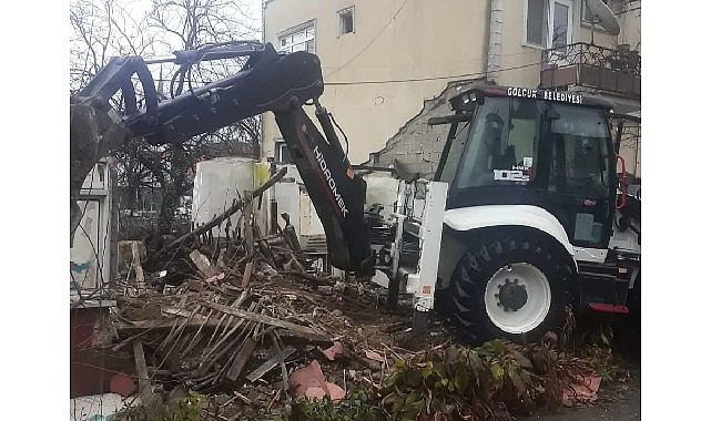 Gölcük Belediyesi metruk binaları tehlike olmaktan çıkarıyor