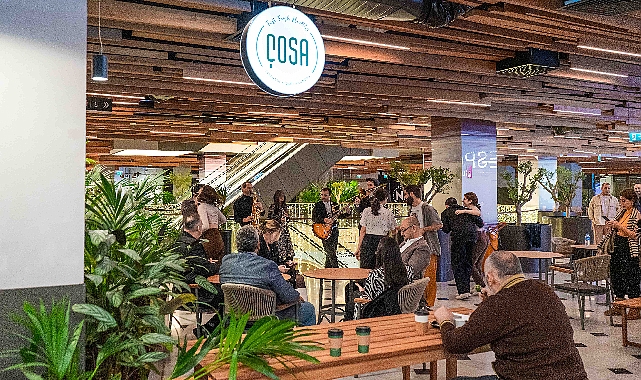 Grand Pera TasteHub’ta müzik, dans ve lezzet bir ortada