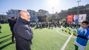 “Hak ettiği hizmeti İzmir’e getirdiğimiz için gururluyuz”