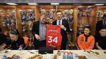 İmamoğlu, ‘2036 İstanbul Olimpiyatı’na Destek’ tiplerini Eczacıbaşı ile devam ettirdi