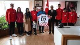 Kemer Belediyespor’dan Lider Topaloğlu’na ziyaret