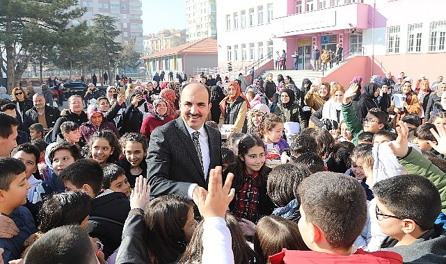 Lider Altay’dan 31 İlçedeki 220 Bin Çocuğa Şivlilik Sürprizi