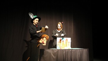 Lider Böcek’ten çocuklara tiyatro dolu tatil