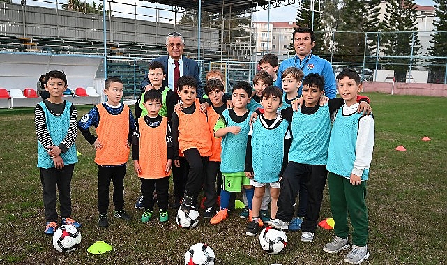 Lider Topaloğlu, geleceğin futbolcularıyla bir ortaya geldi