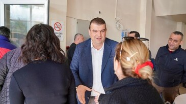 Lider Yetişkin belediye çalışanlarının yeni yılını kutladı