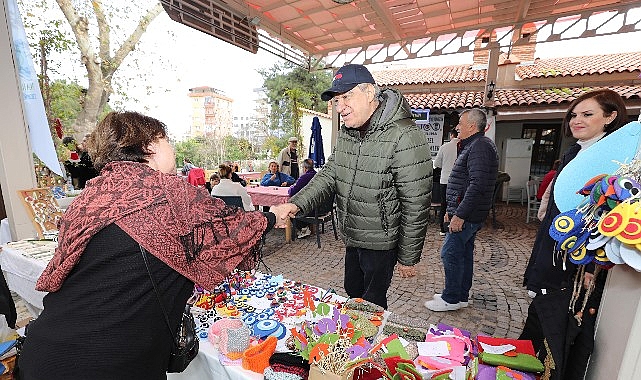 Narlıdere’nin yeni yıl pazarına büyük ilgi