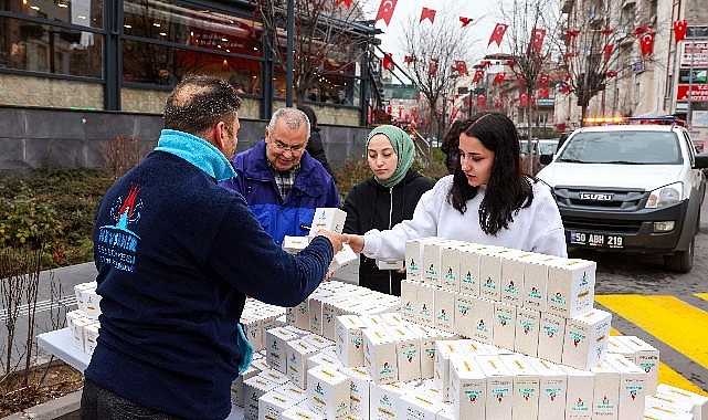 Nevşehir Belediyesi’nden vatandaşlara kandil simidi ikramı