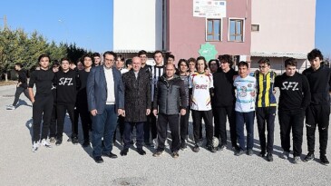 Selçuklu fen lisesi’ne kapalı spor salonu ve yapay çim saha kazandırılıyor