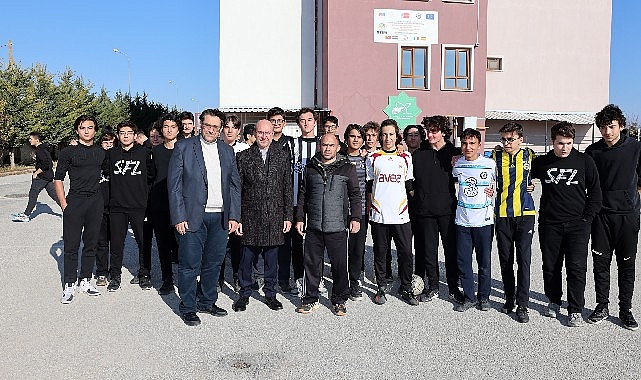 Selçuklu fen lisesi’ne kapalı spor salonu ve yapay çim saha kazandırılıyor