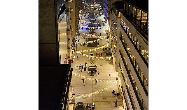 Ulusal Kütüphane Caddesi çiçek açtı