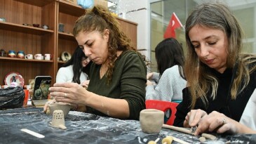 Yenişehirli bayanlar yaratıcılıklarını seramikle buluşturuyor